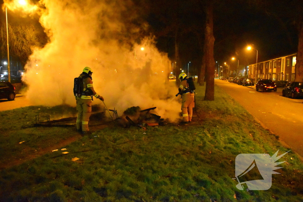 Brandweer blust hoop afval