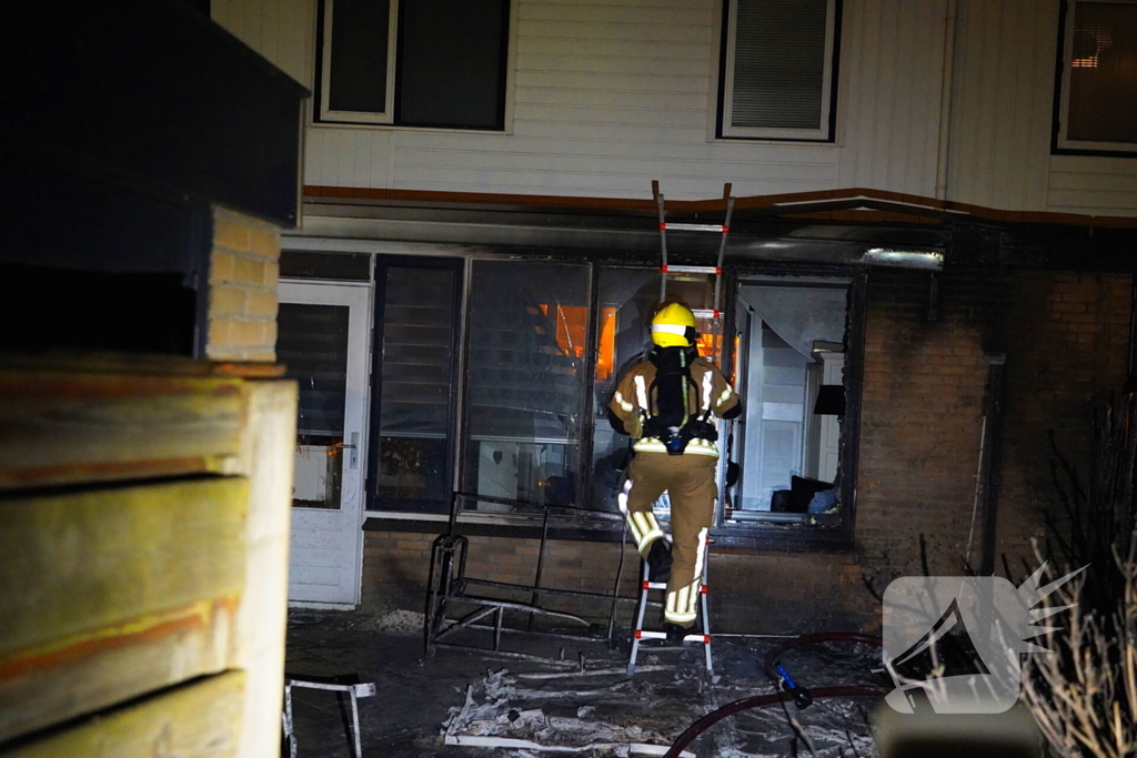 Woningen beschadigd door brand in bijgebouw