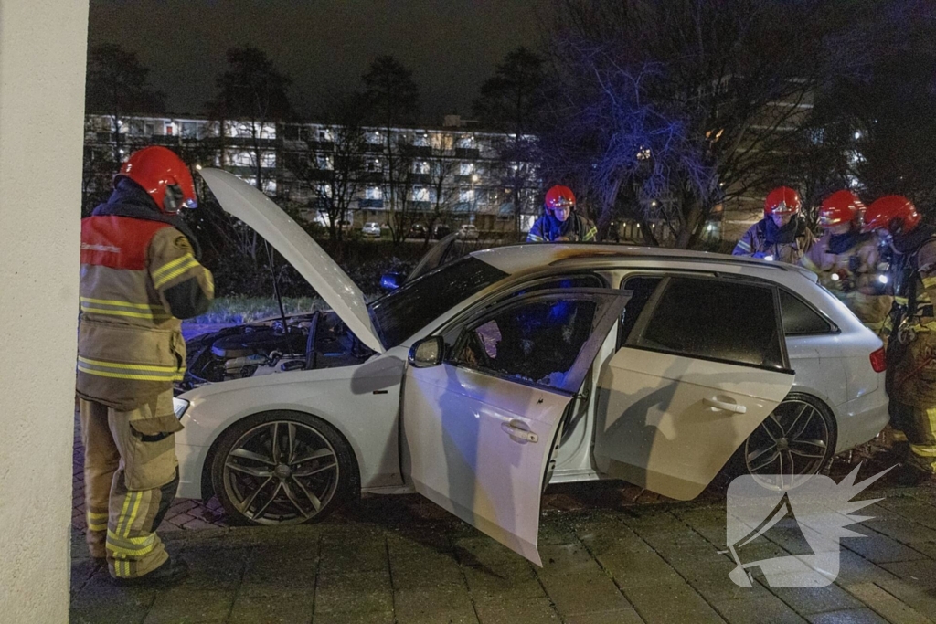 Auto door brand verwoest