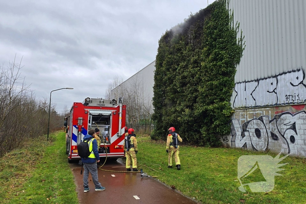 Begroeiing tegen pand in brand