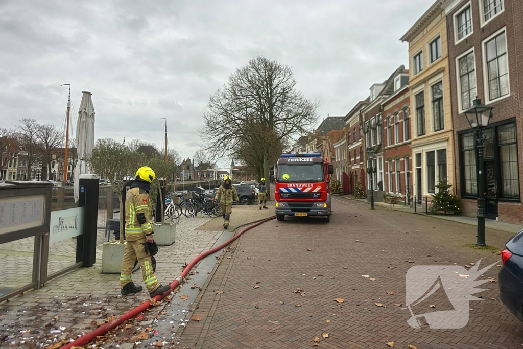 Brandweer ook op nieuwjaarsmiddag bezig met containerbrand