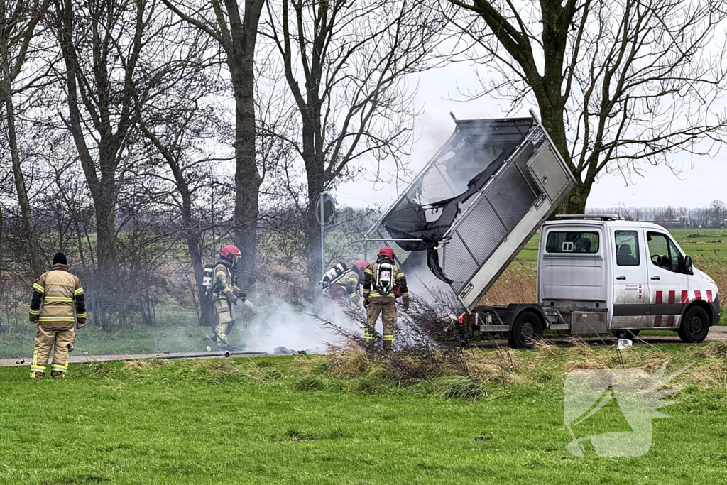 Brand in een vuilniswagen van reinigingsdienst