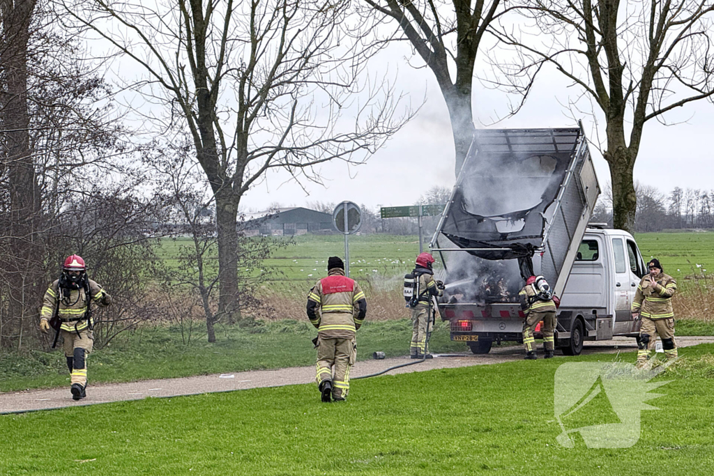 Brand in een vuilniswagen van reinigingsdienst