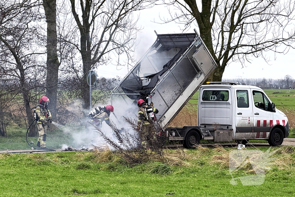 Brand in een vuilniswagen van reinigingsdienst