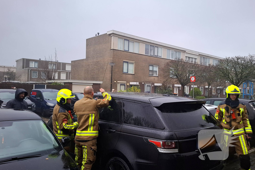 Kinderen opgesloten in auto