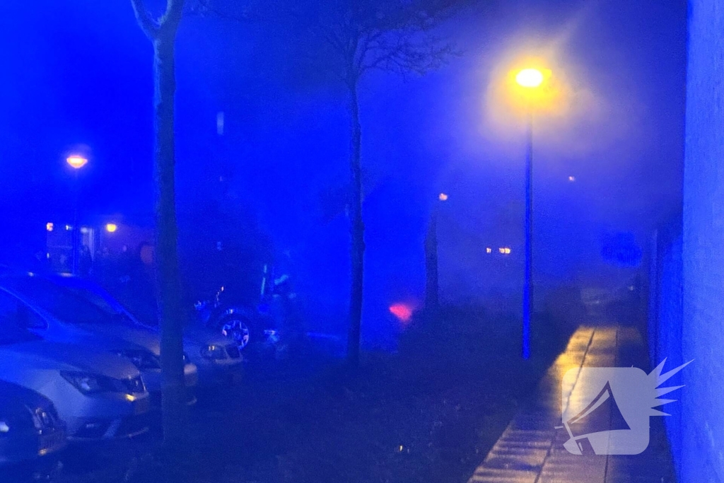 Brandweer blust autobrand