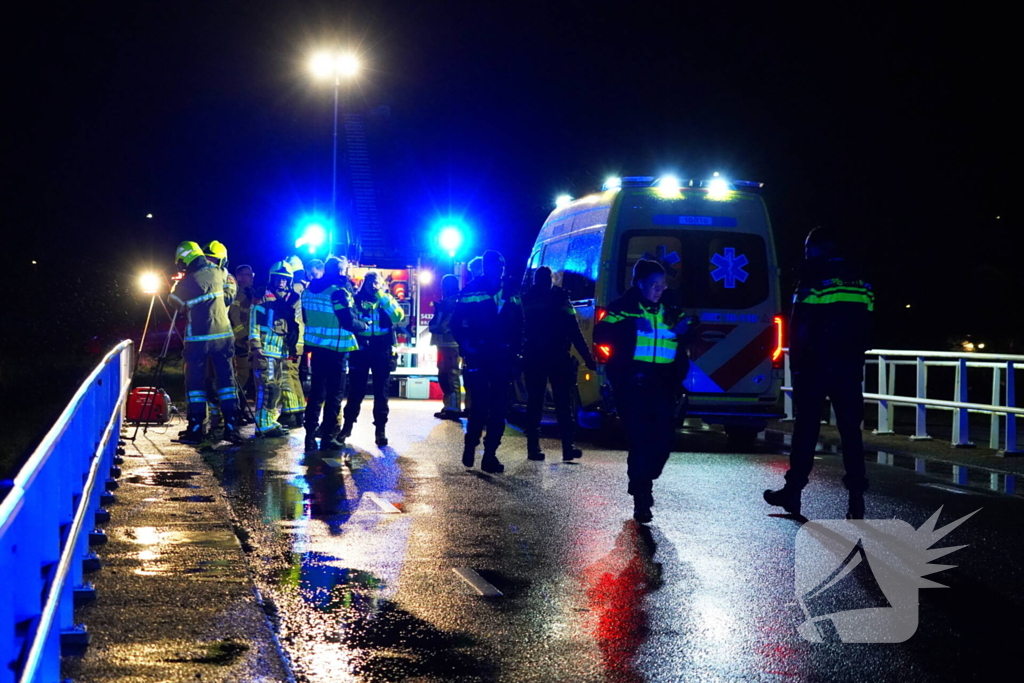 Gladheid leidt tot auto te water