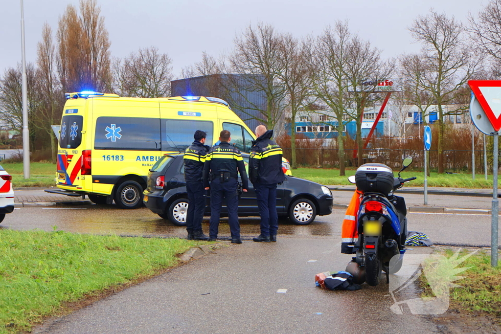 Scooterrijder gewond bij aanrijding met automobilist