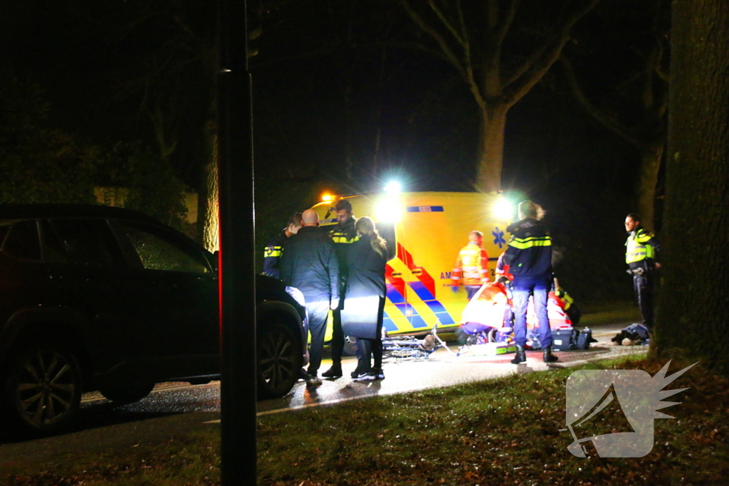 Fietser zwaargewond na ongeval met auto