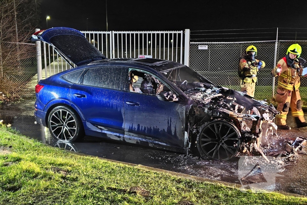 Auto verwoest door brand