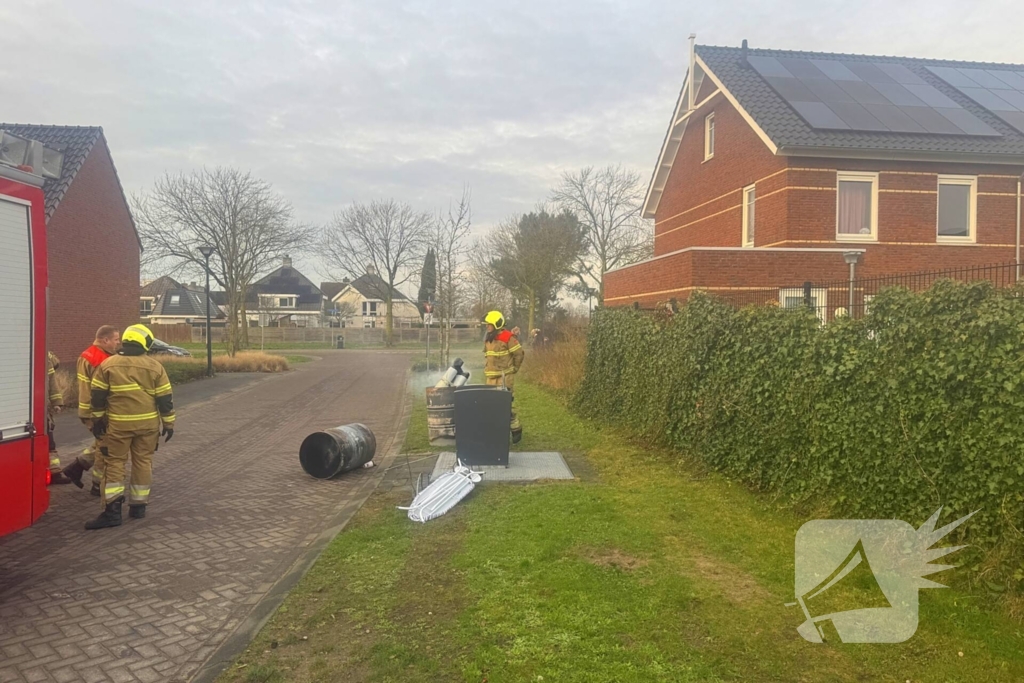 Brandweer dooft brand in vuurton