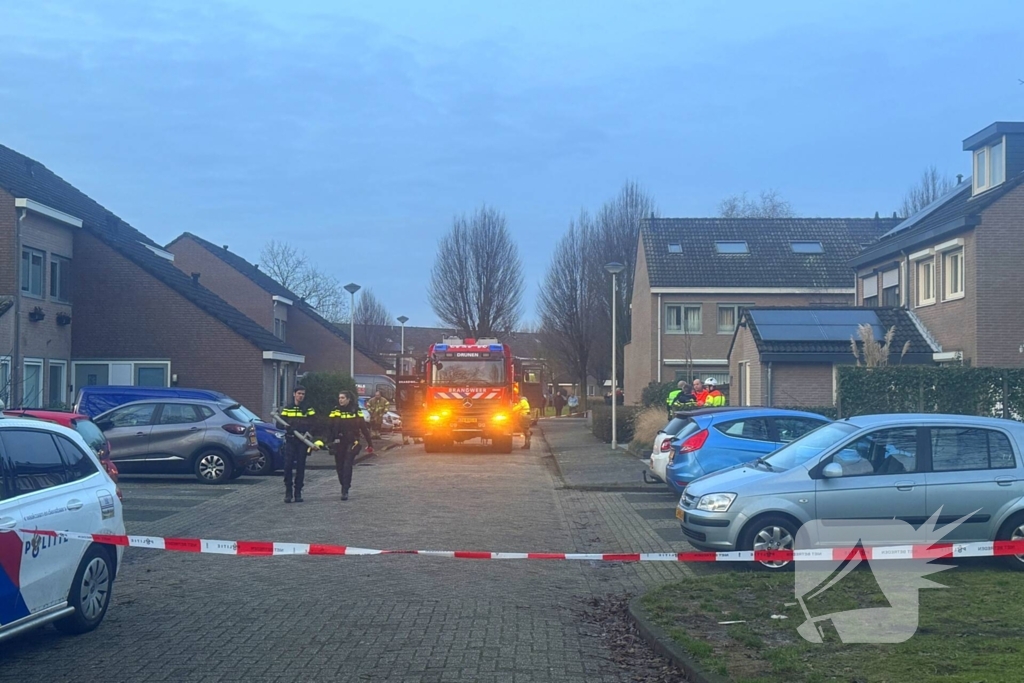 Straat afgezet bij brand in woning