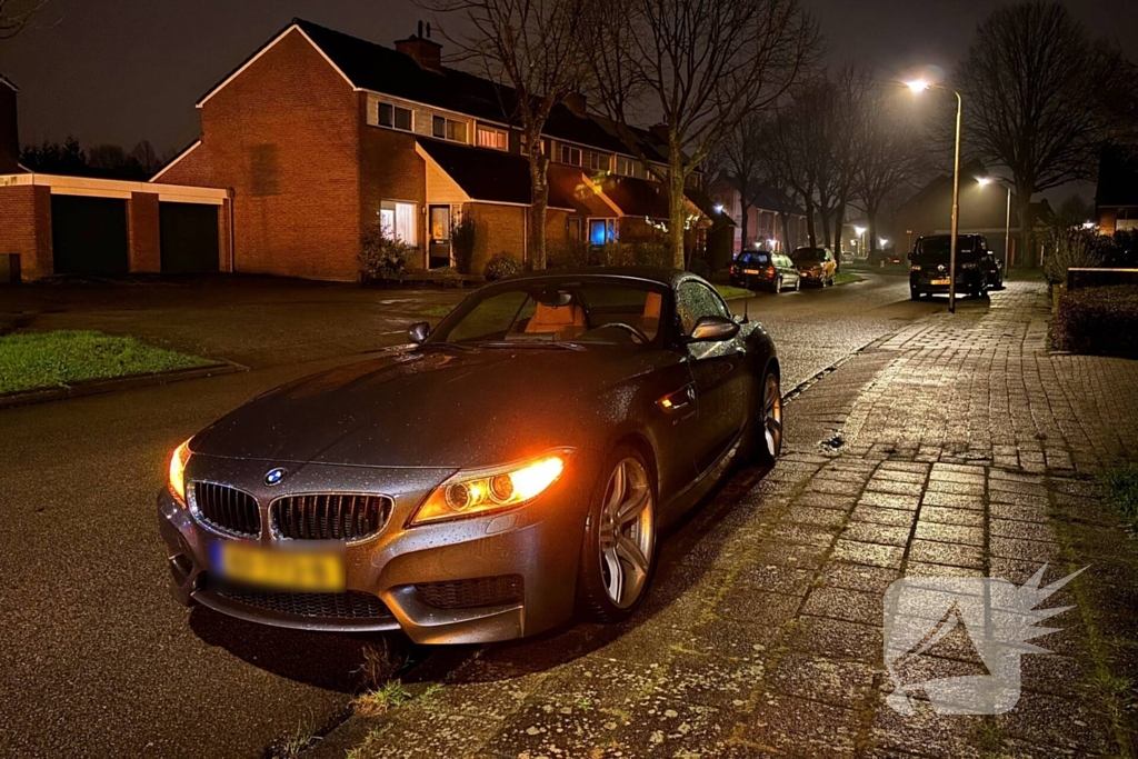 Scooterrijder en automobilist botsen met elkaar