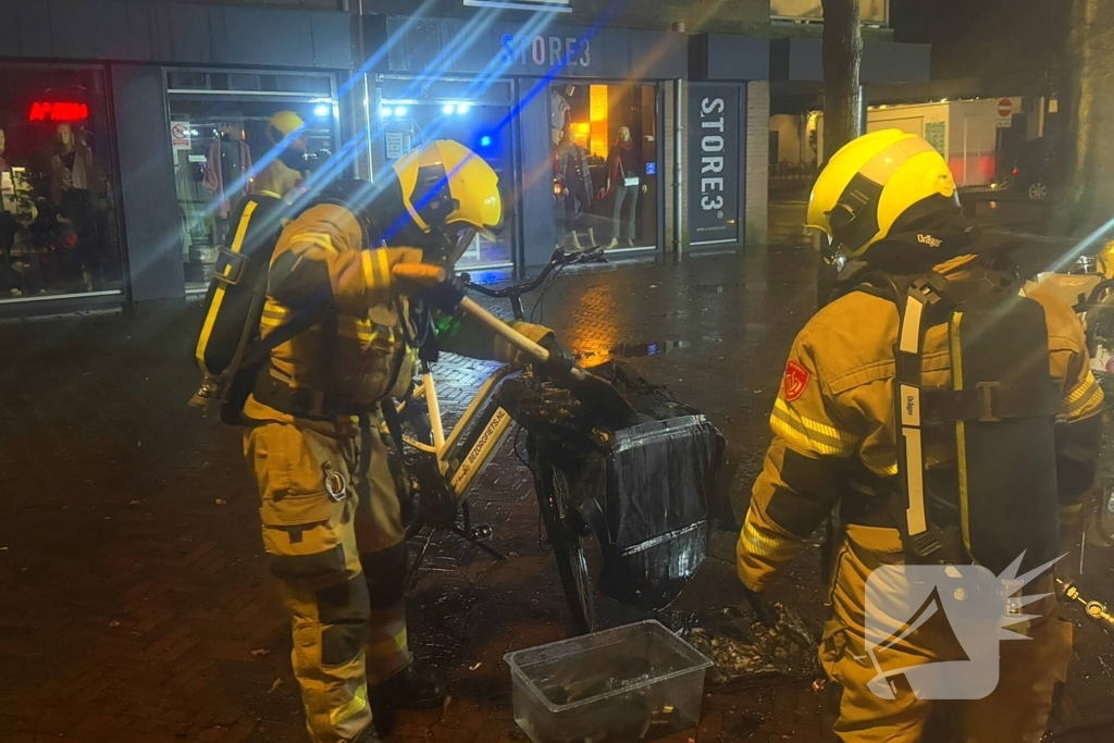 Elektrische bezorgfiets van Domino's vat vlam