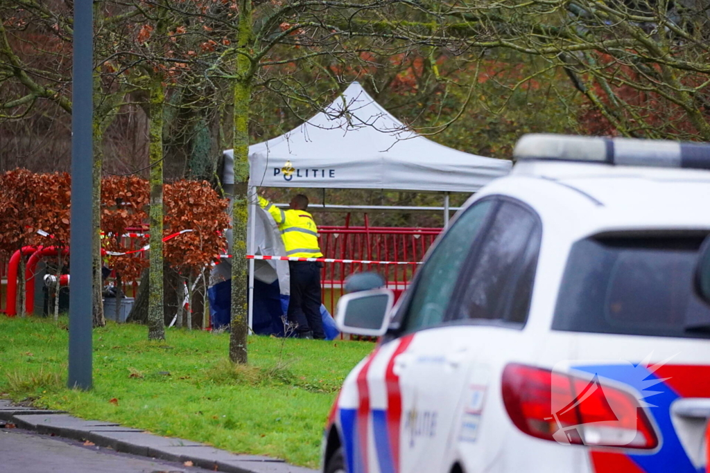 Overleden persoon aangetroffen bij begraafplaats