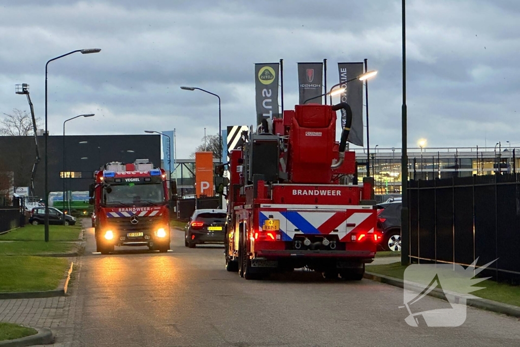 Stormschade zorgt voor loshangend bord