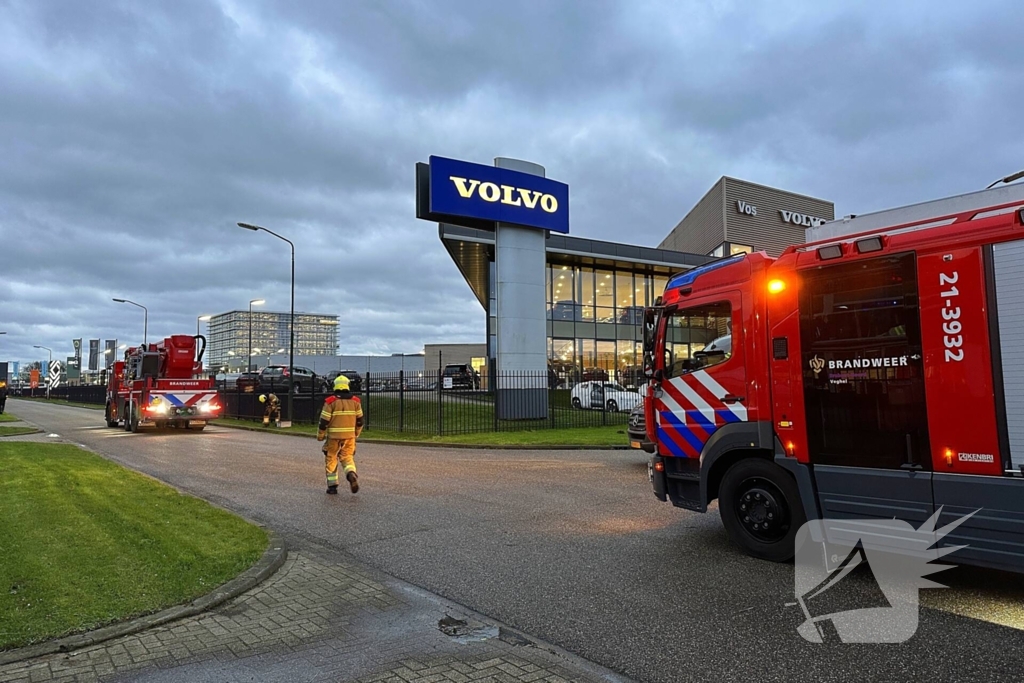 Stormschade zorgt voor loshangend bord