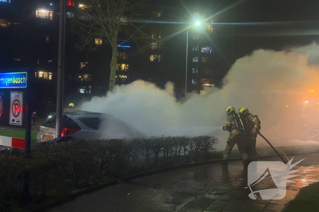 Brandweer ingezet voor autobrand