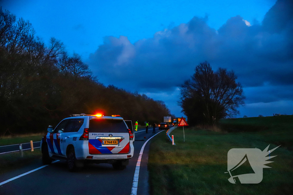 Aanrijding tussen twee voertuigen, veroorzaker rijdt door