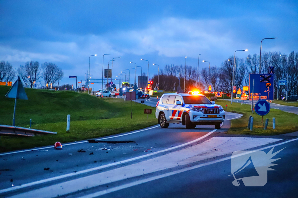 Aanrijding tussen twee voertuigen, veroorzaker rijdt door