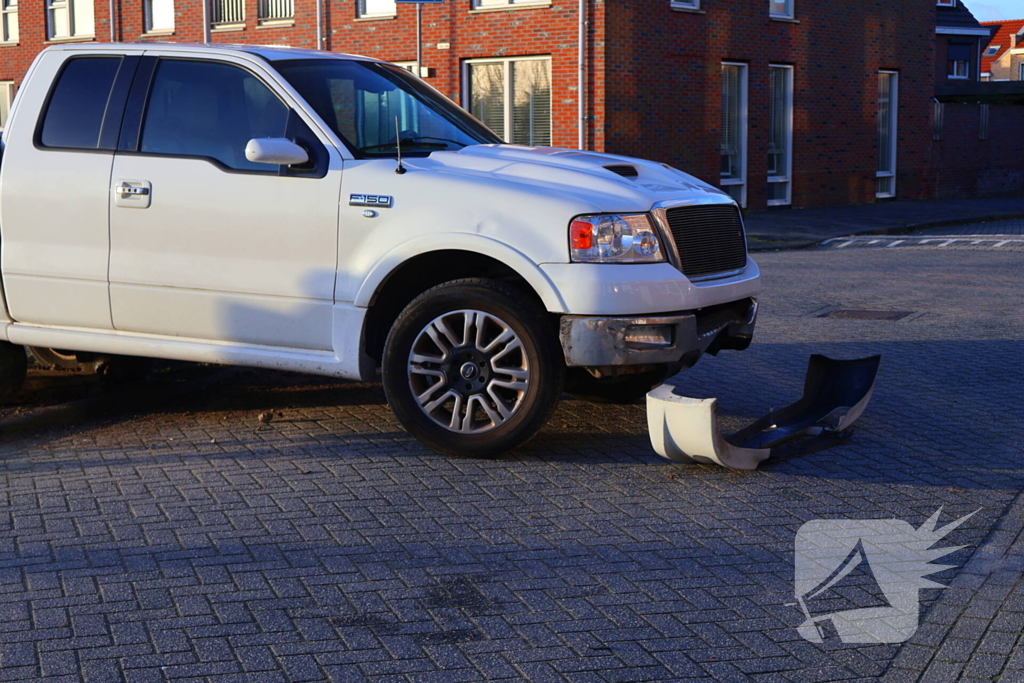 Ongeval met Ford F-150 veroorzaakt flinke schade