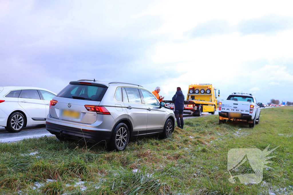 Kop-staartbotsing door glad wegdek