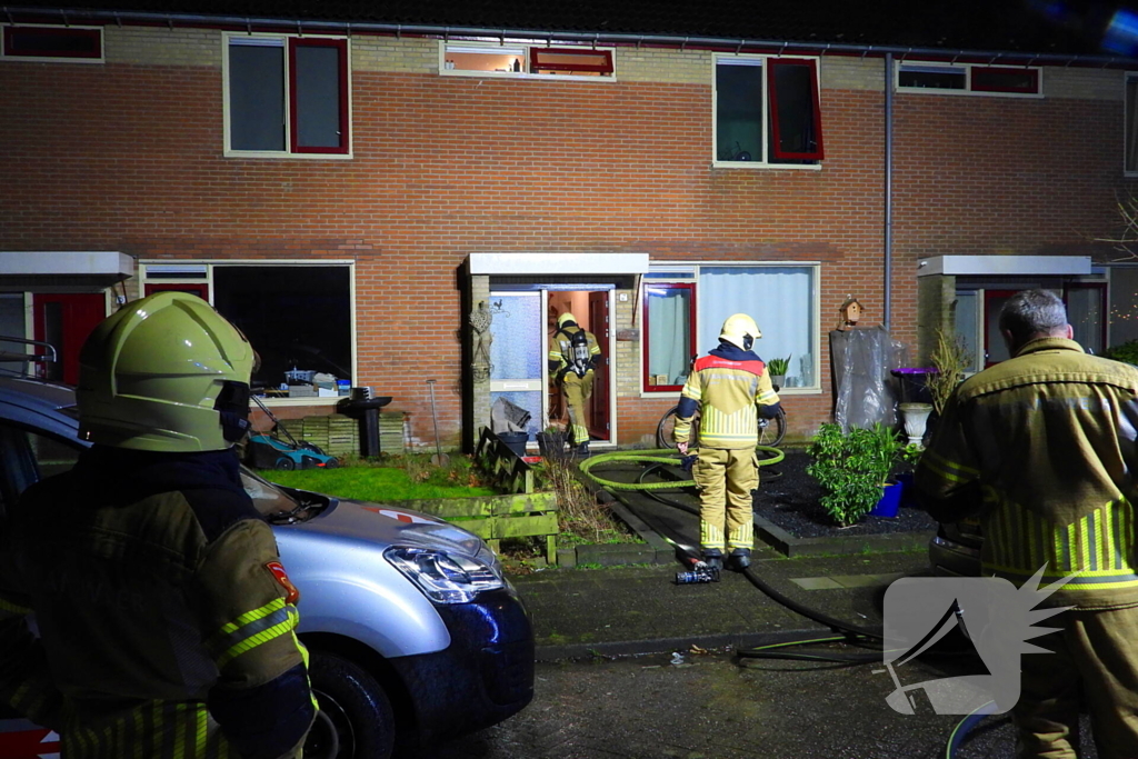 Brandweer ingezet bij woningbrand