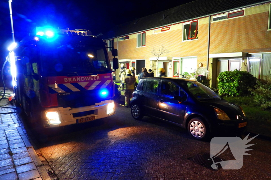 Brandweer ingezet bij woningbrand