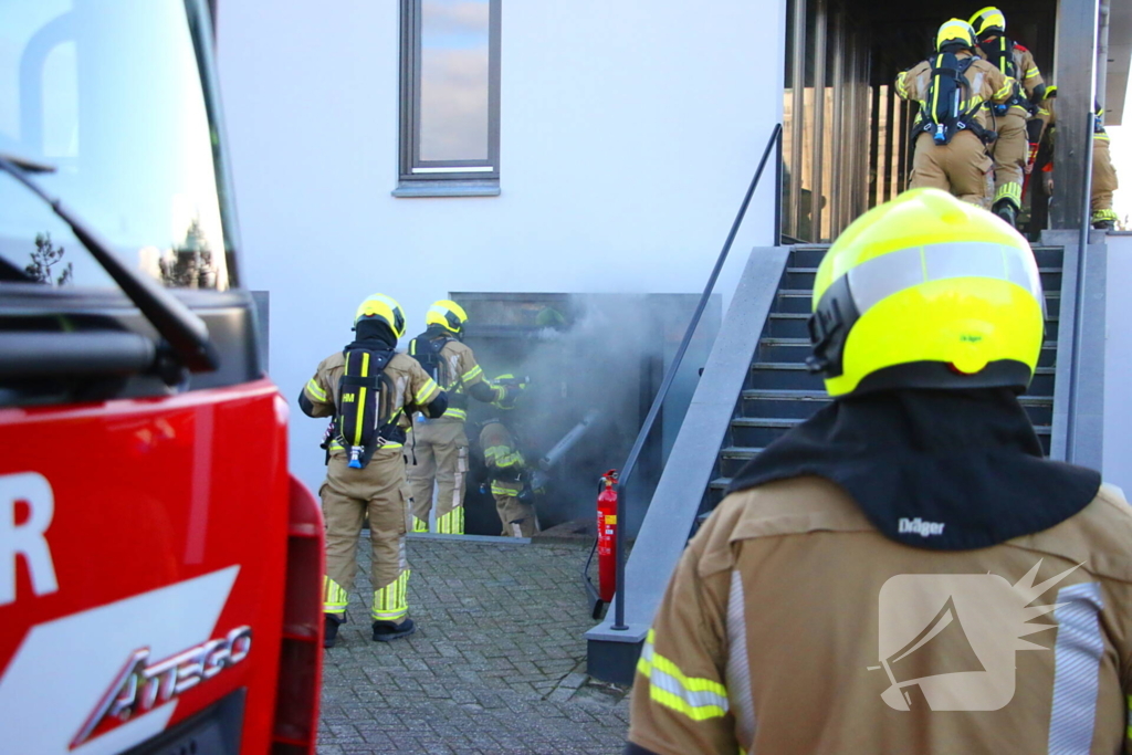 Veel rookontwikkeling bij brand in kantoorpand