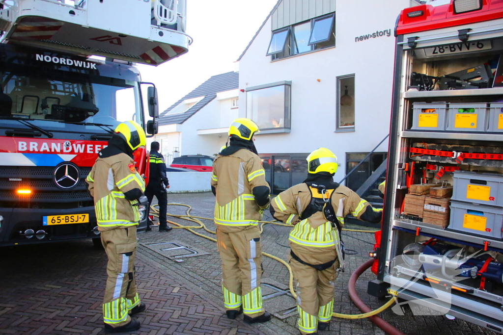 Veel rookontwikkeling bij brand in kantoorpand