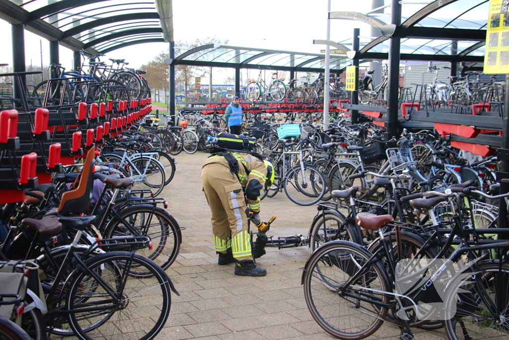 Elektrische fiets vat vlam in fietsenstalling