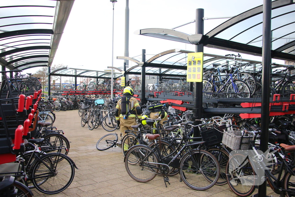 Elektrische fiets vat vlam in fietsenstalling