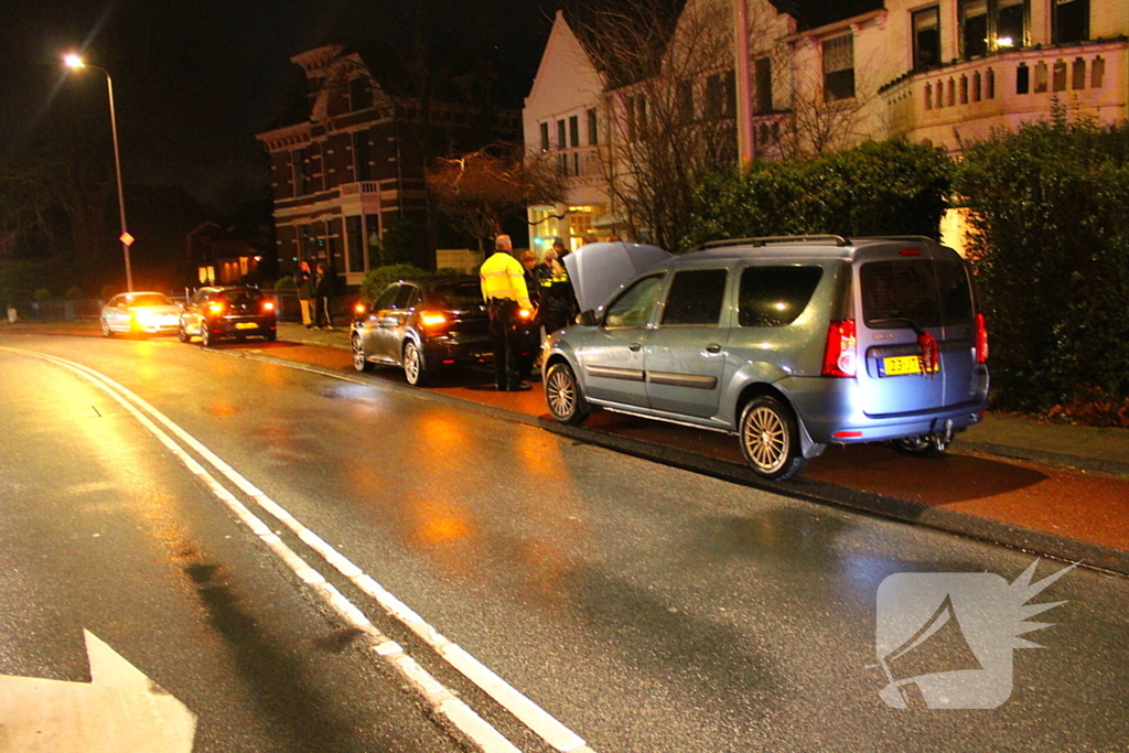 Twee voertuigen lopen schade op bij aanrijding