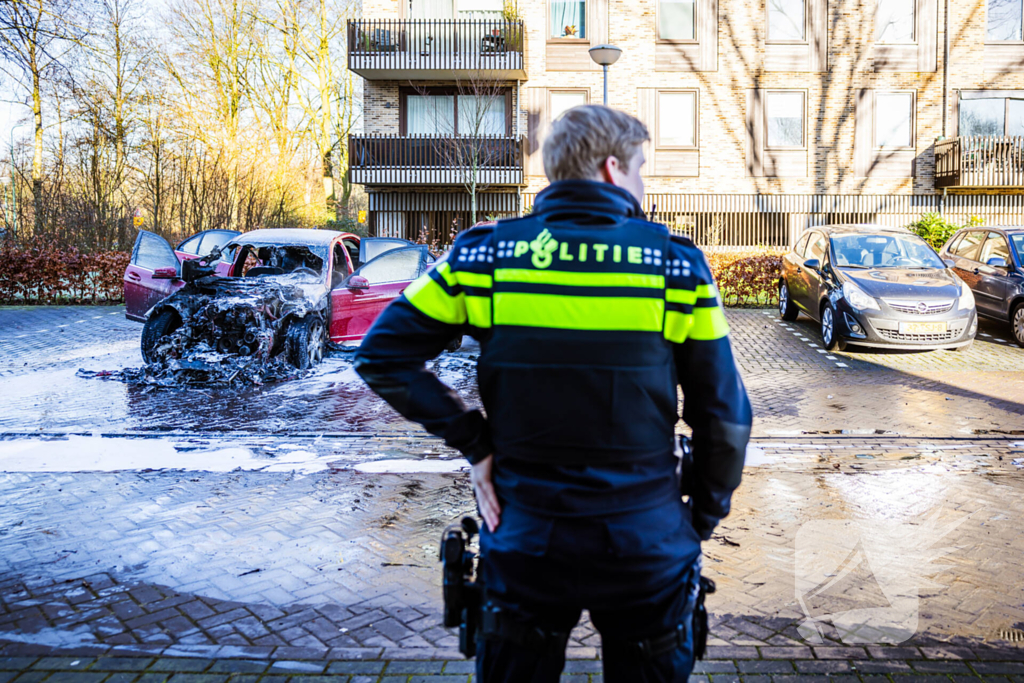 Personenwagen verwoest door brand