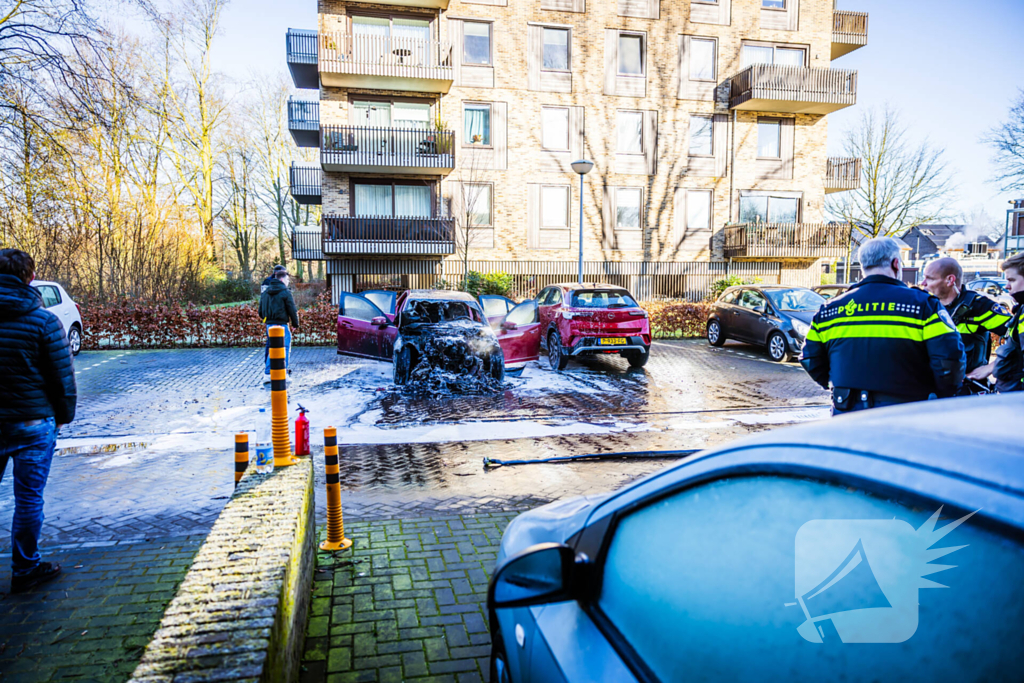 Personenwagen verwoest door brand