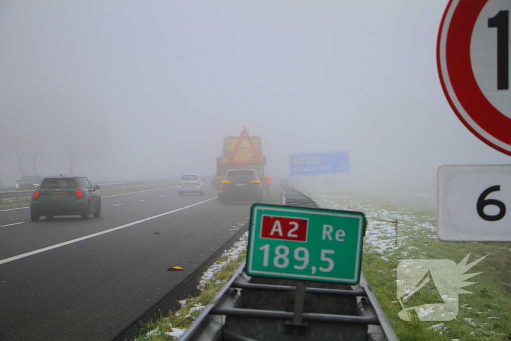 Auto zwaar beschadigd na botsing met vrachtwagen