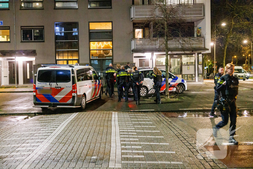 Woning doorzocht naar persoon met vuurwapen