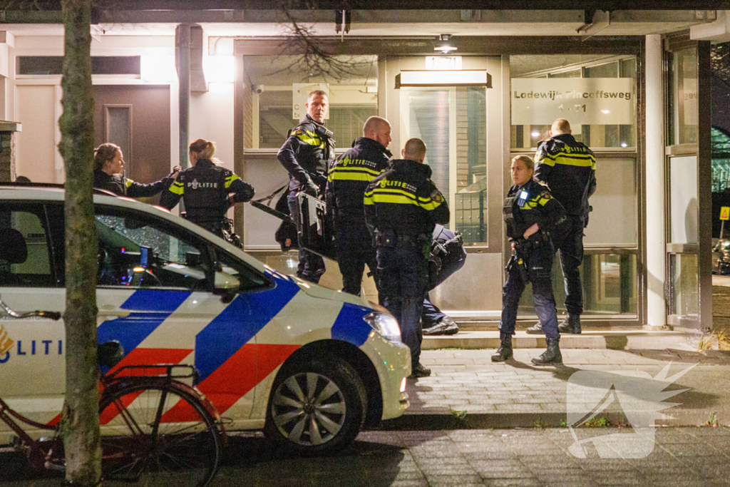 Woning doorzocht naar persoon met vuurwapen