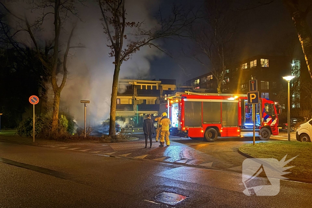 Geparkeerde auto verwoest door brand