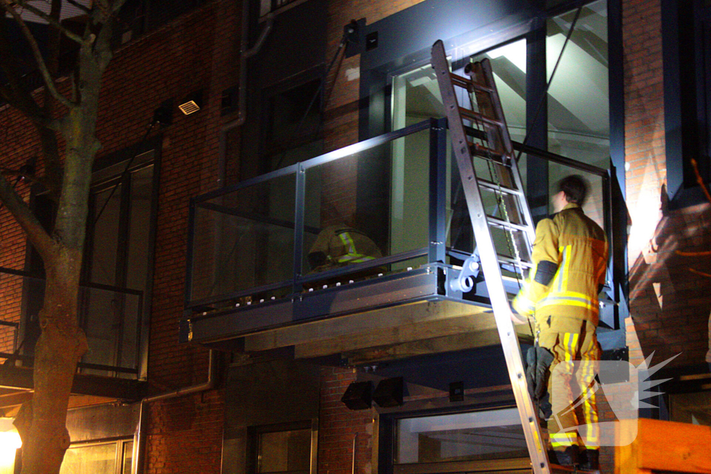 Kat weer herenigd met eigenaar nadat brandweer in actie komt