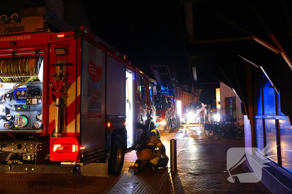 Brandweer ingezet voor grote brand in woning