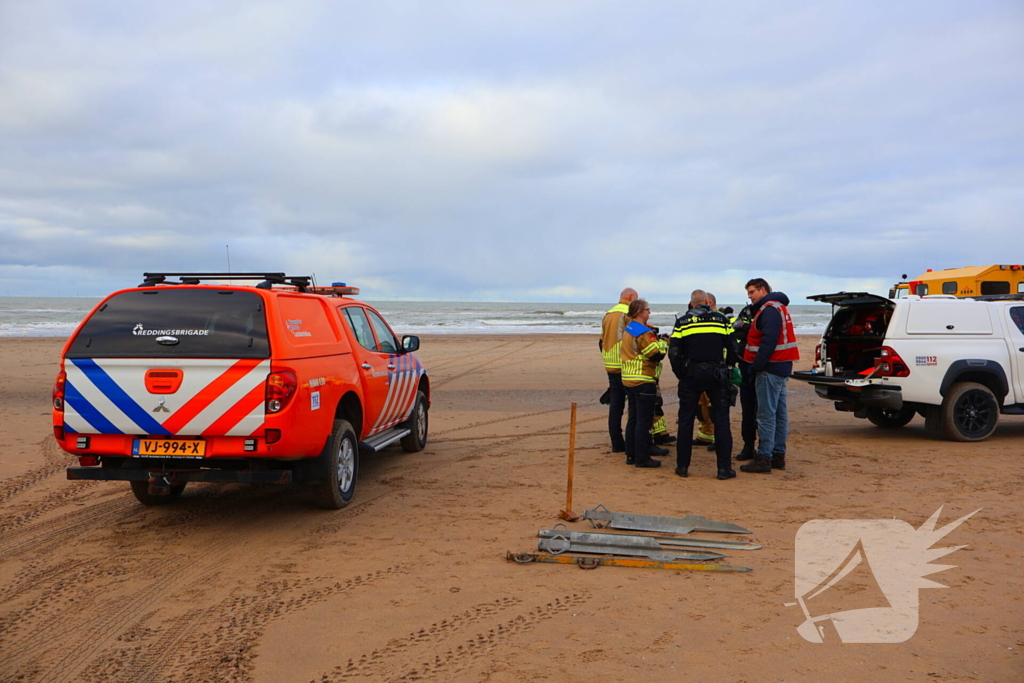 Vat met mogelijk chloorgas aangetroffen op strand