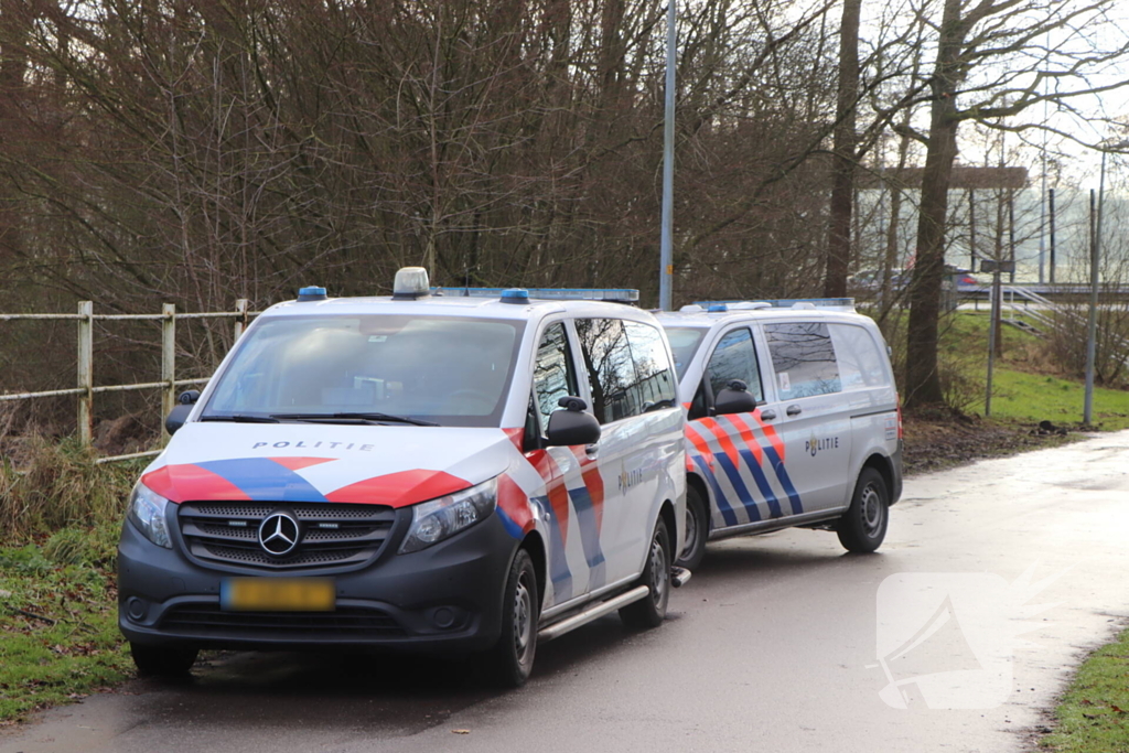 Politie zoekt voortvluchtige na inval