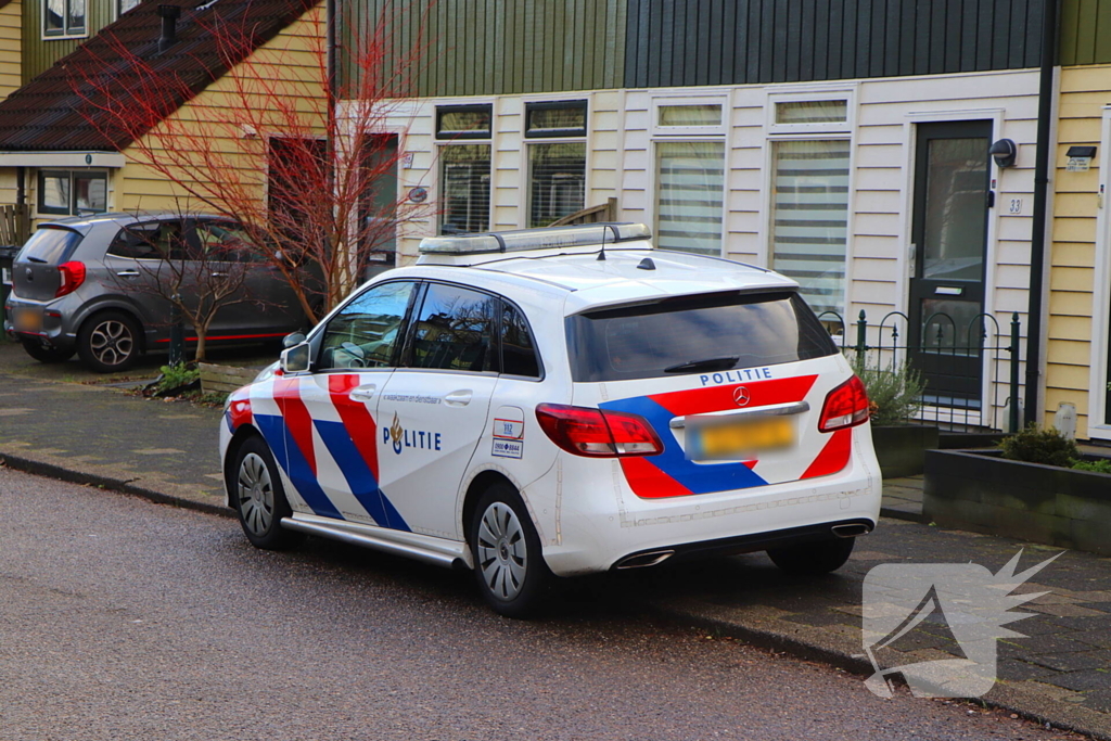 Politie zoekt voortvluchtige na inval