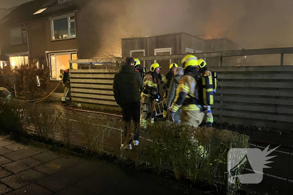 Brandweer schaalt op voor brand in schuur