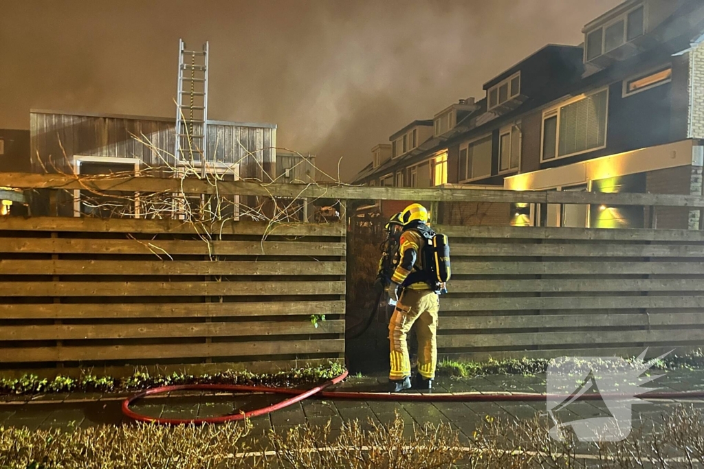 Brandweer schaalt op voor brand in schuur