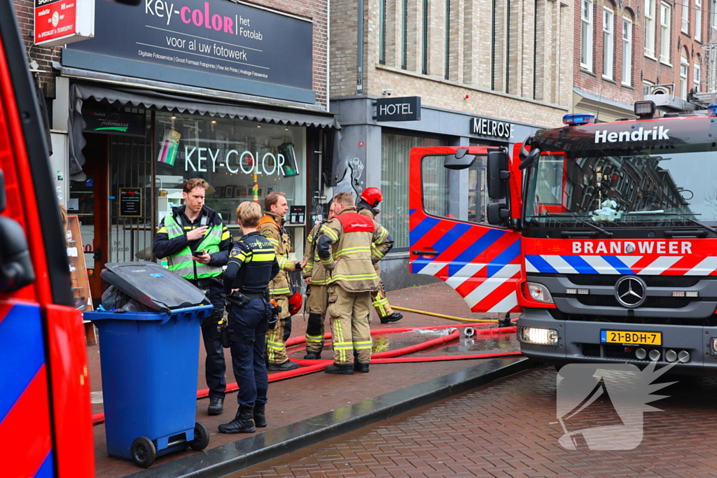 Brandweer haalt zwaargewond persoon uit brandend appartement