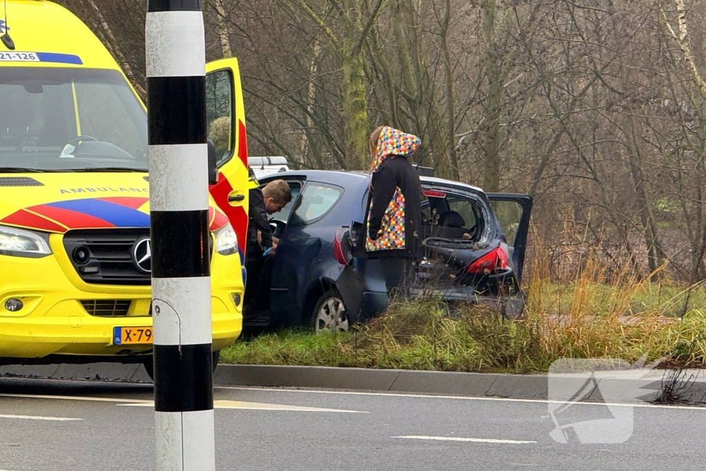 Flinke schade nadat vrachtwagen op voorgangers botst