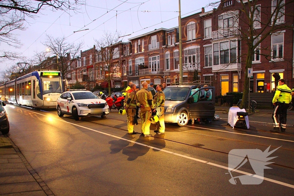 Persoon gewond bij botsing tussen tram en auto