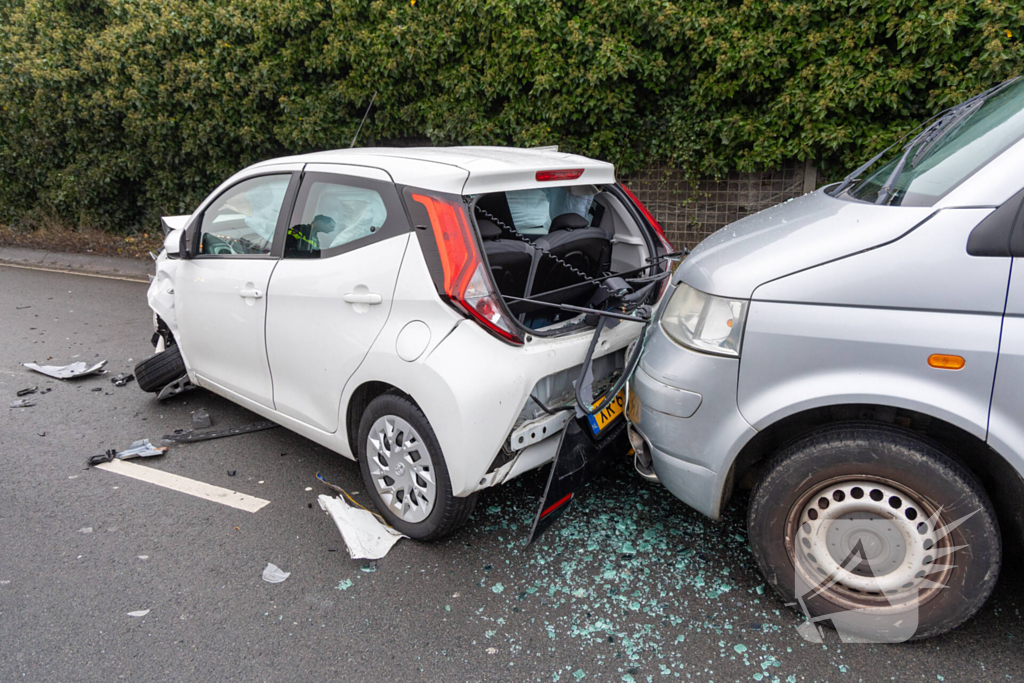 Forse schade na botsing met vrachtwagen